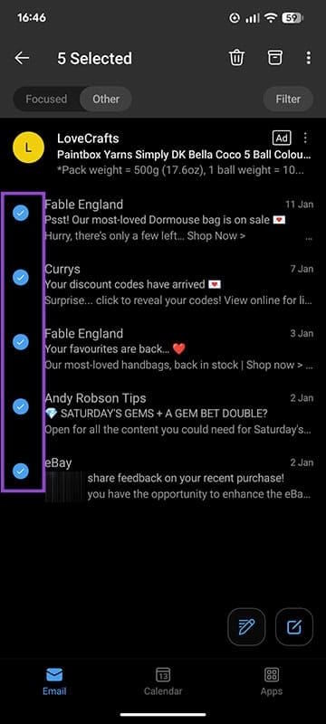 Chọn nhiều email Outlook trên điện thoại
