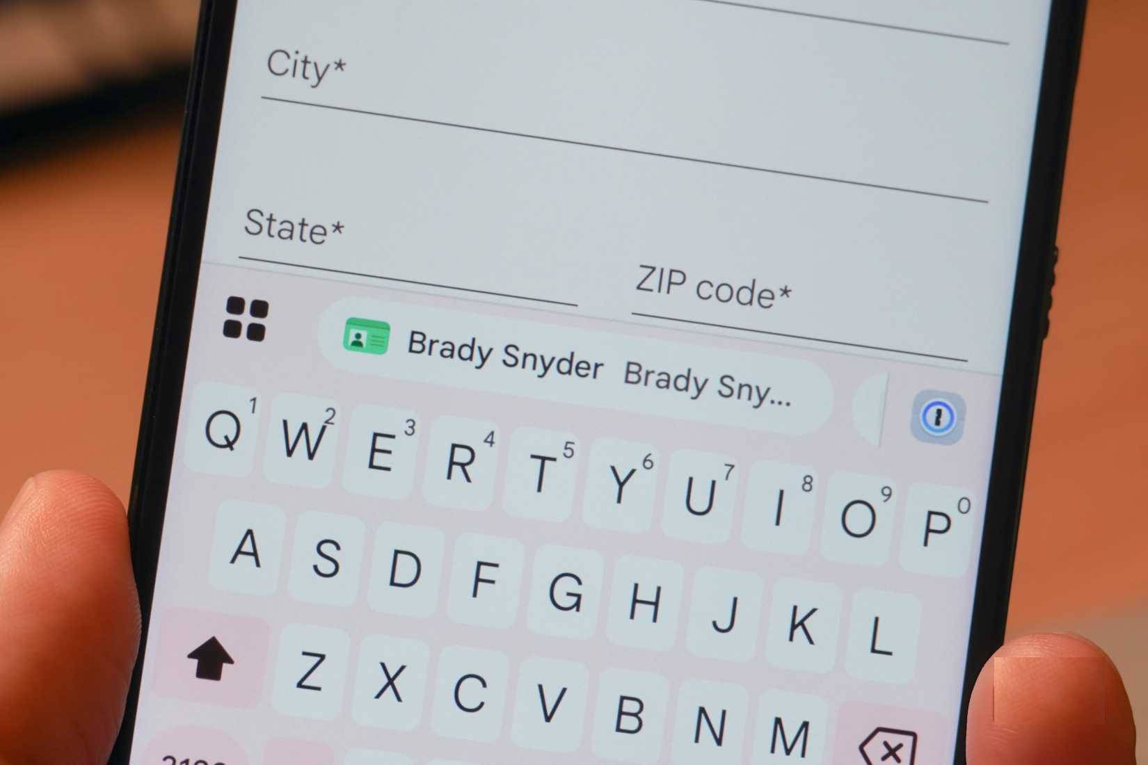 Gợi ý tự động điền trong bàn phím của Google Chrome