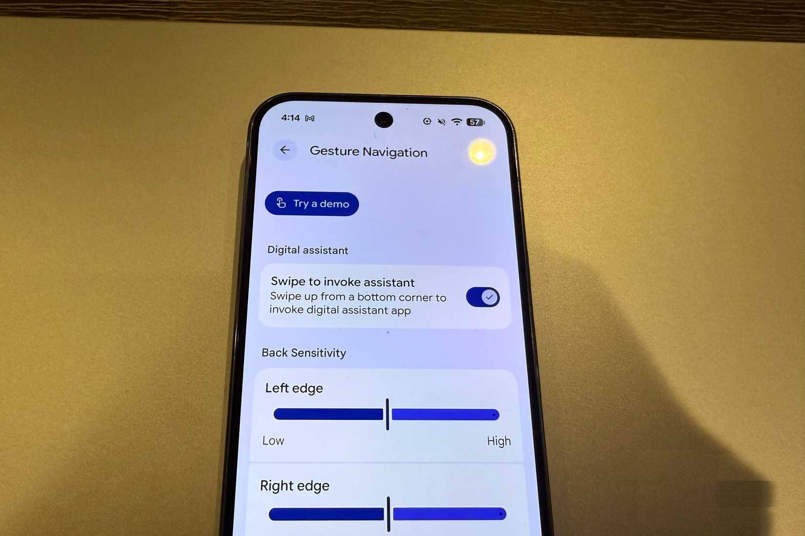 Điều hướng bằng cử chỉ để kích hoạt Gemini