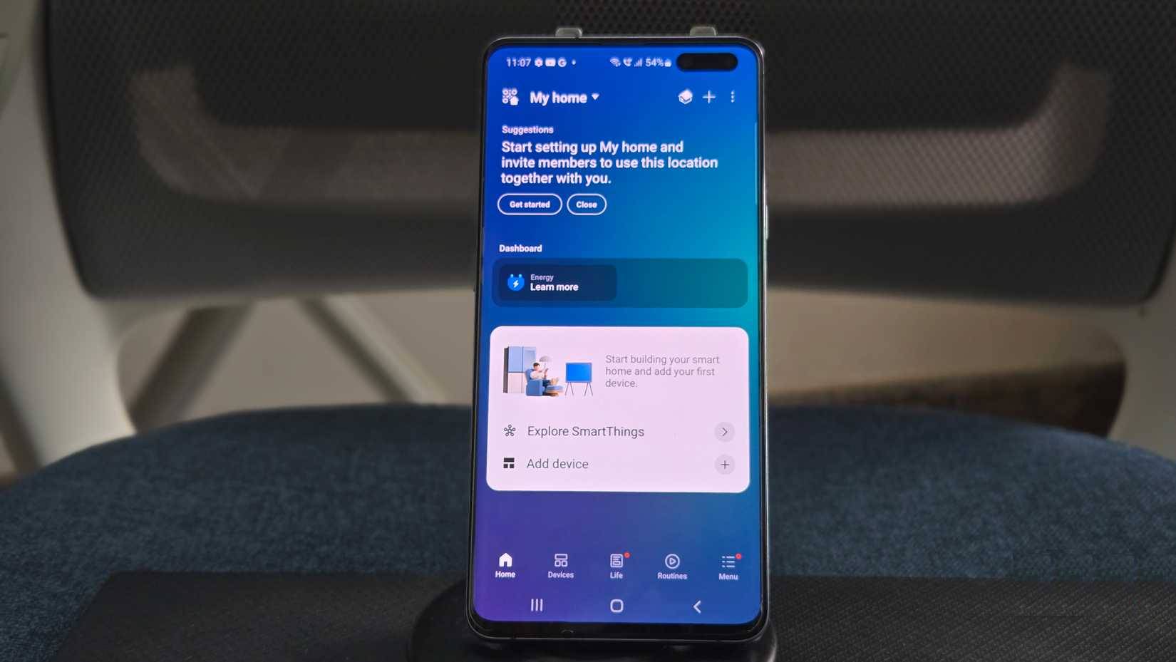 Galaxy S10 với ứng dụng Samsung SmartThing đang mở