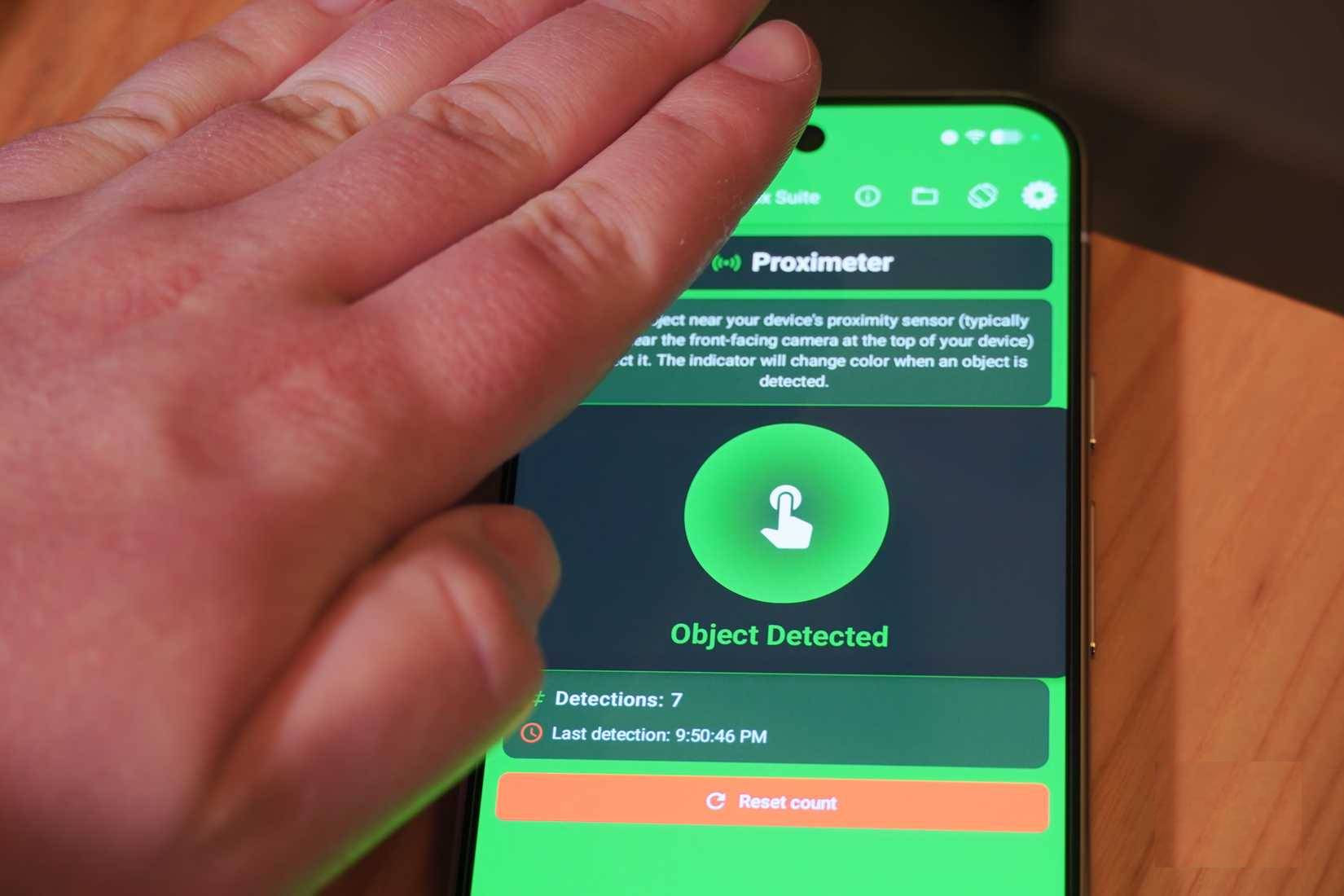 Một vật thể được phát hiện bởi cảm biến tiệm cận của smartphone