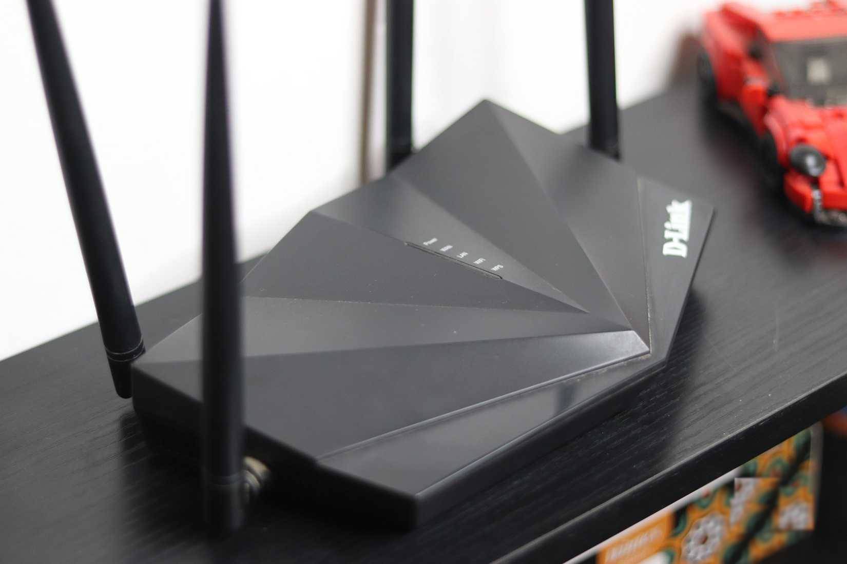 Một router dòng N300 cũ