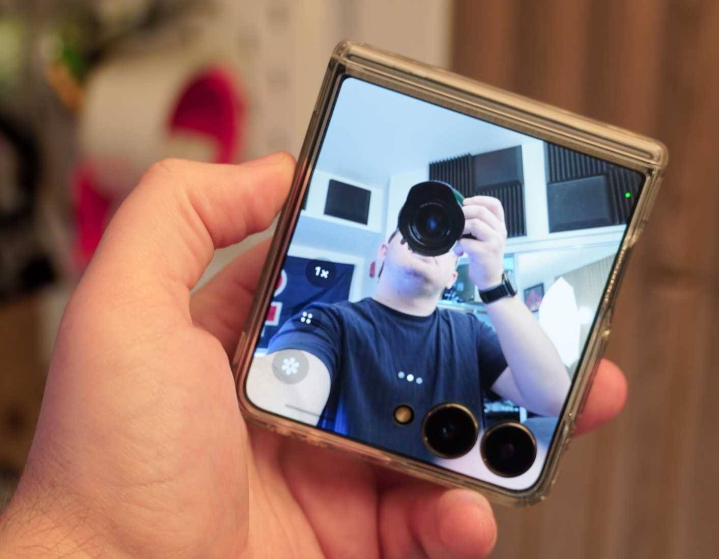 Sử dụng camera sau để chụp ảnh selfie trên Samsung Galaxy Z Flip 7