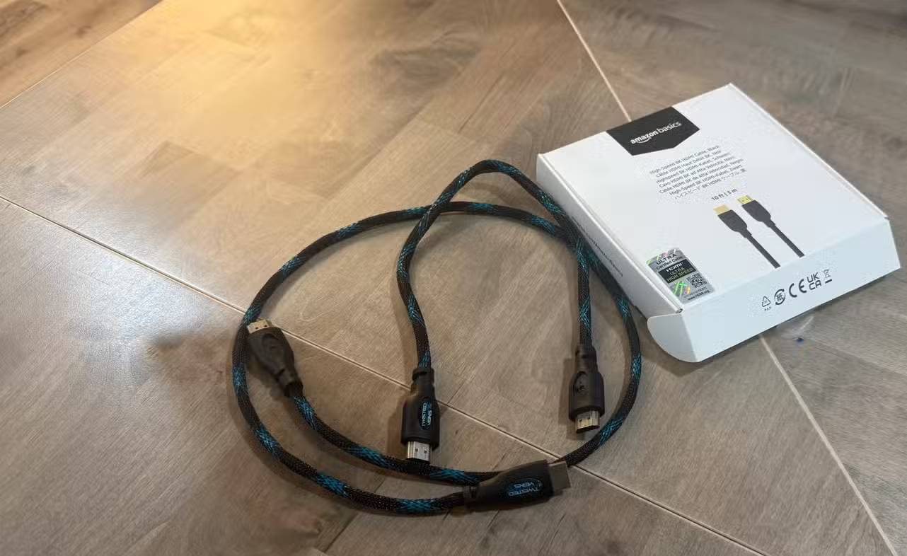 Cáp Amazon Basics và phụ kiện đi kèm của Samsung