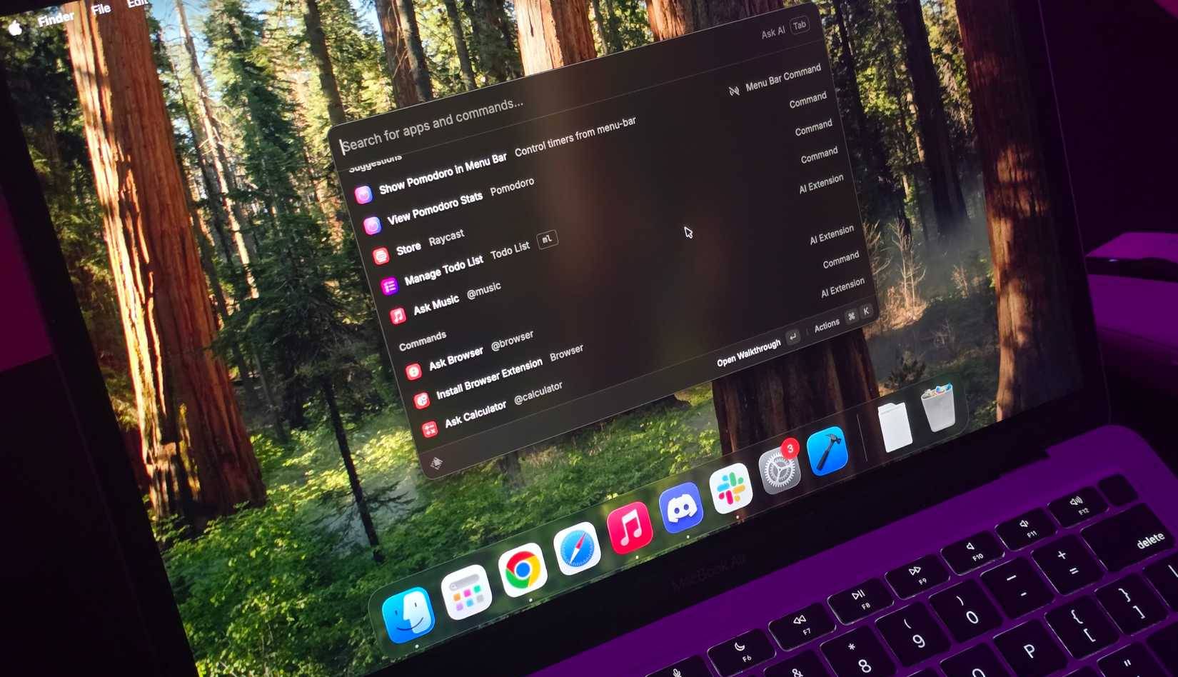 Raycast mở trên MacBook Air