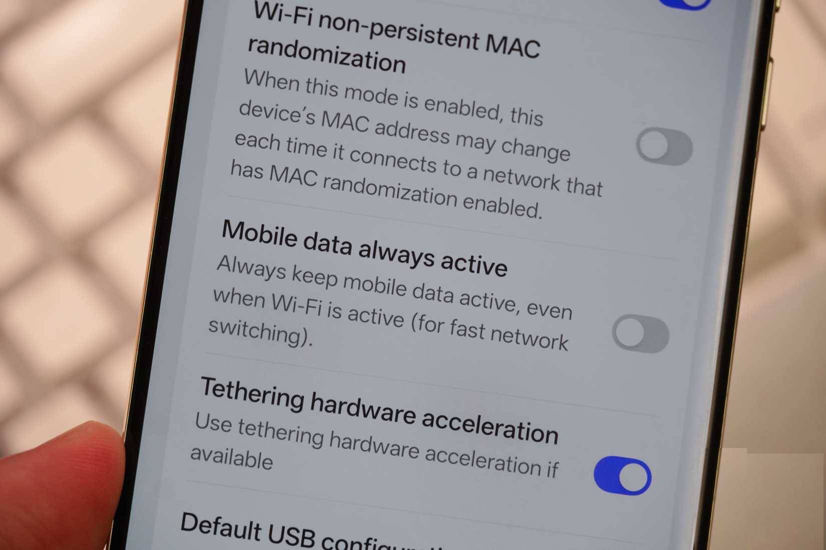 Cài đặt Mobile data always active trong Developer Options