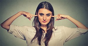 Khoa học lý giải tại sao chúng ta thường tự quyết định chuyện lớn thay vì nghe lời khuyên