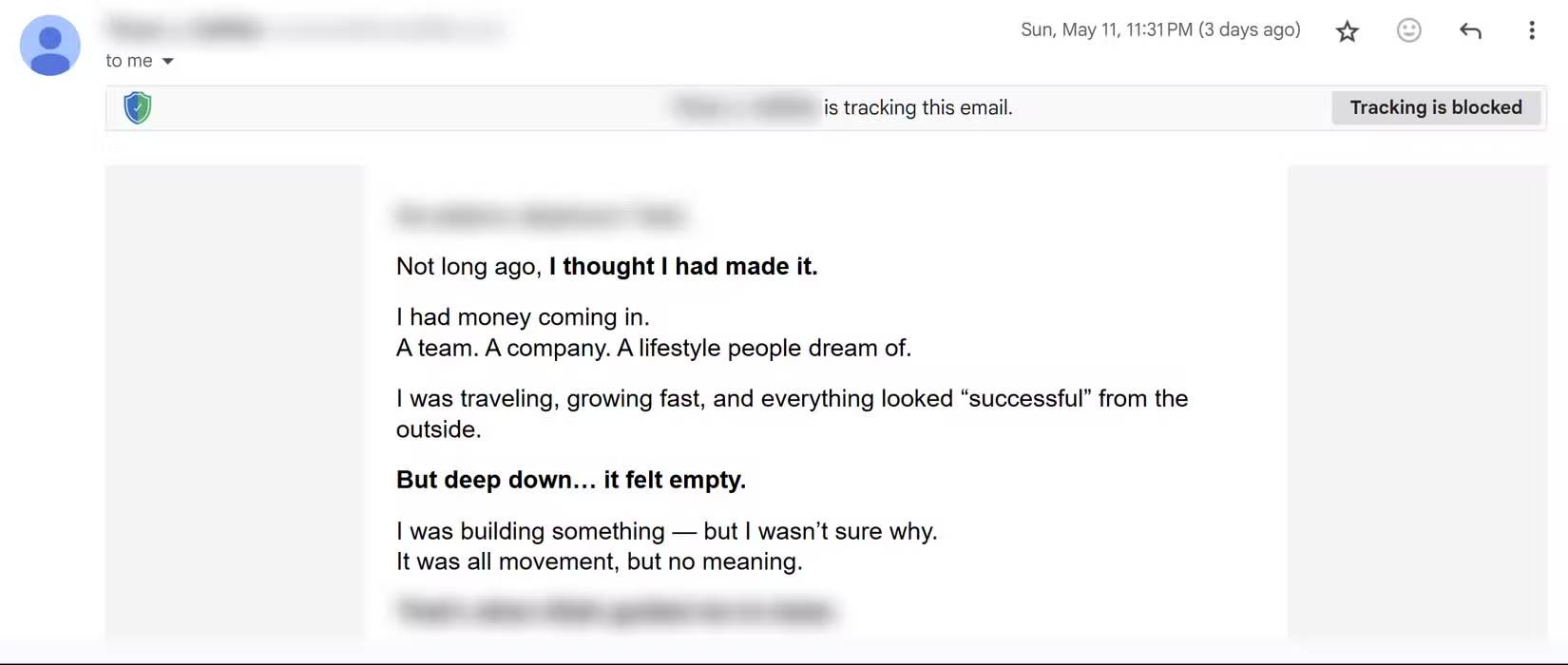 Gmail với thanh trạng thái hiển thị rằng trình theo dõi đã bị chặn