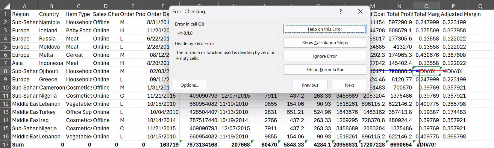 Công cụ Error Checking hiển thị lỗi trong ô O8 trong Microsoft Excel.