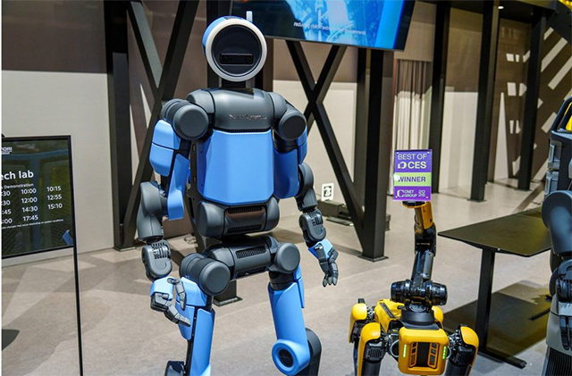 Phương Tây đang xây dựng nền tảng