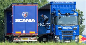 Scania trình diễn công nghệ xe tải tự lái với “chính xác milimet” nhờ AI