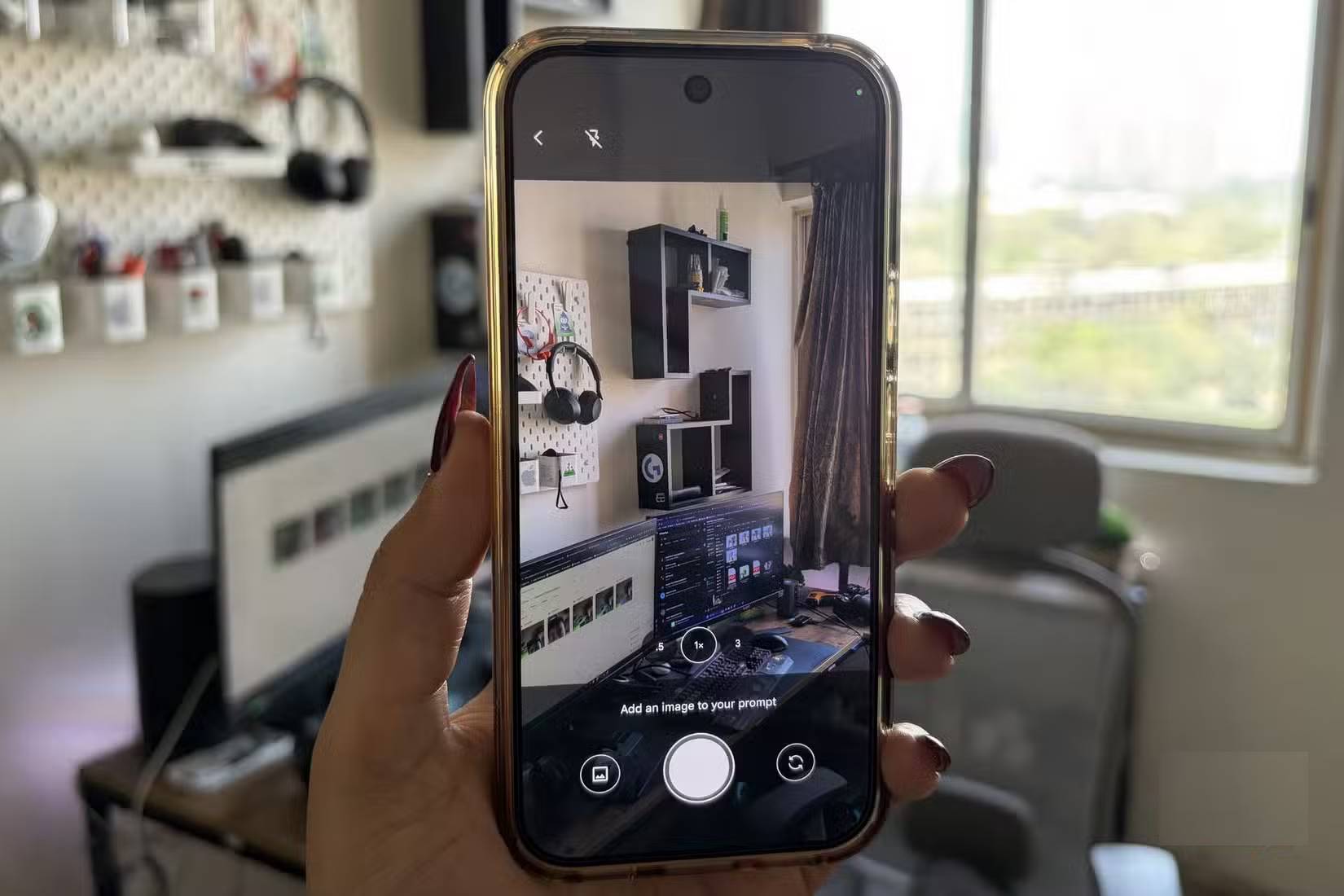 Đính kèm ảnh chụp bàn làm việc trên Gemini để sắp xếp phòng