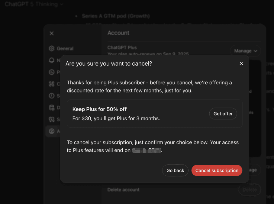 Cửa sổ pop-up cung cấp đề xuất giảm giá trước bước cuối cùng để hủy đăng ký ChatGPT Plus trên giao diện web