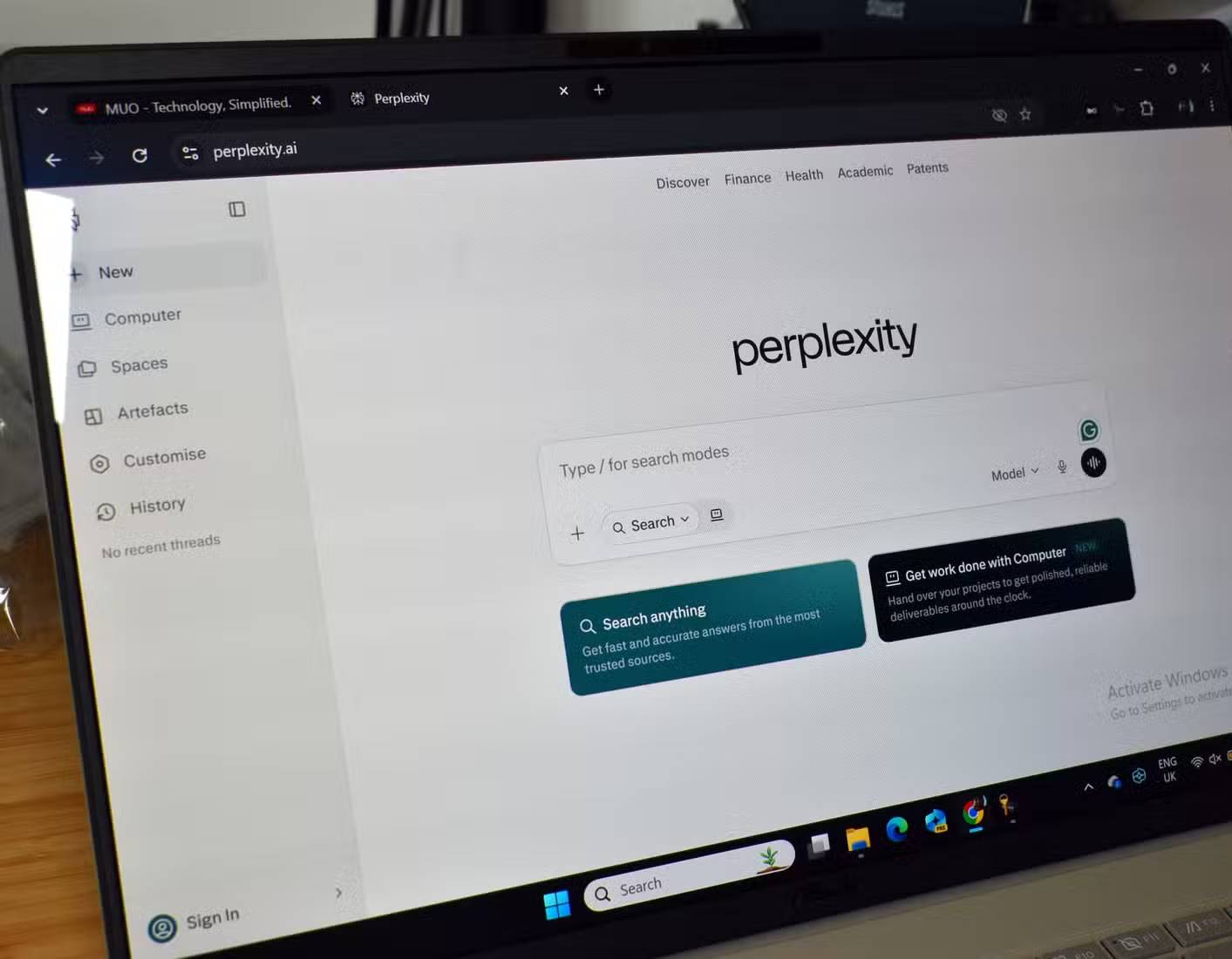 Trang chủ Perplexity trên màn hình laptop