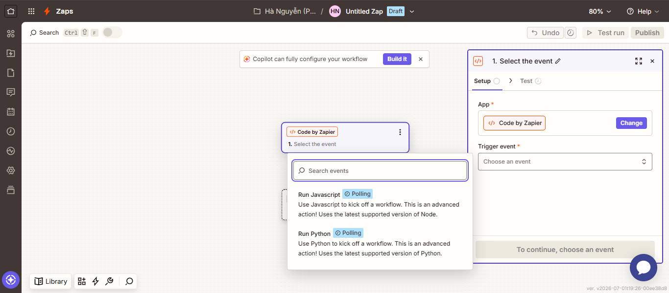 Trình chỉnh sửa Zapier hiển thị Code by Zapier đã được chọn, với menu event trigger liệt kê các tùy chọn Run Javascript và Run Python