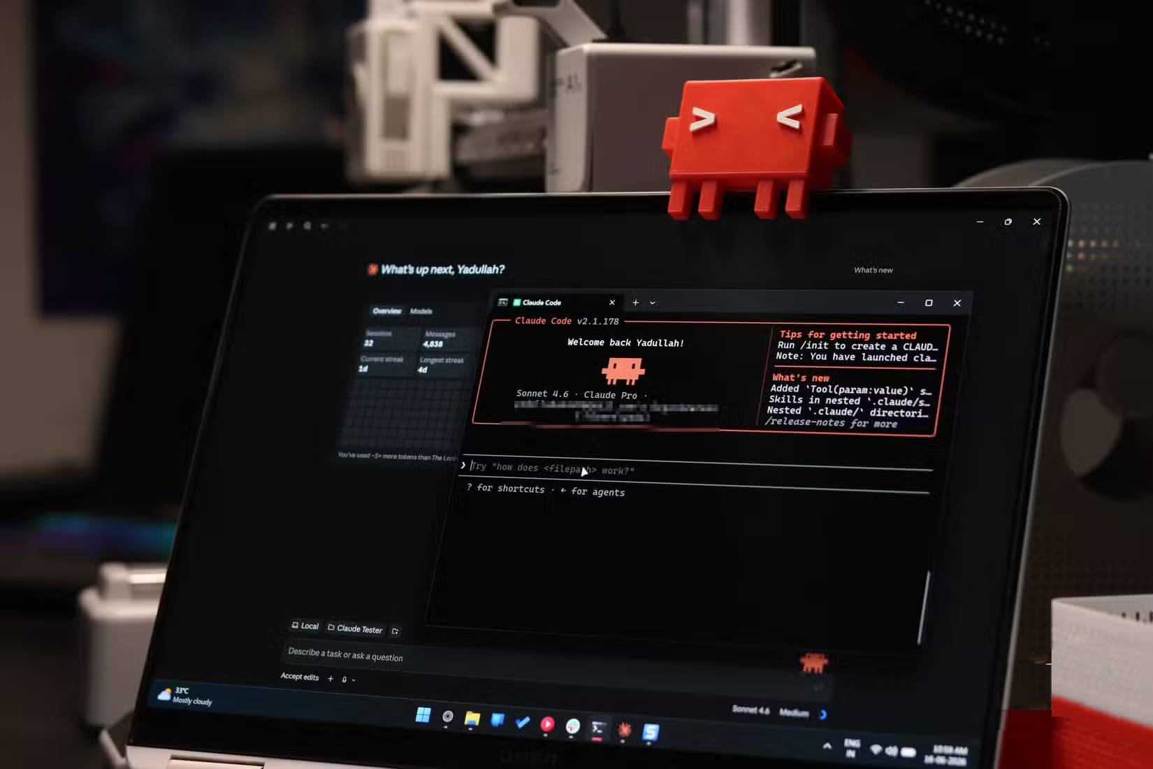 Claude Code chạy trên terminal và desktop trên laptop Windows 11