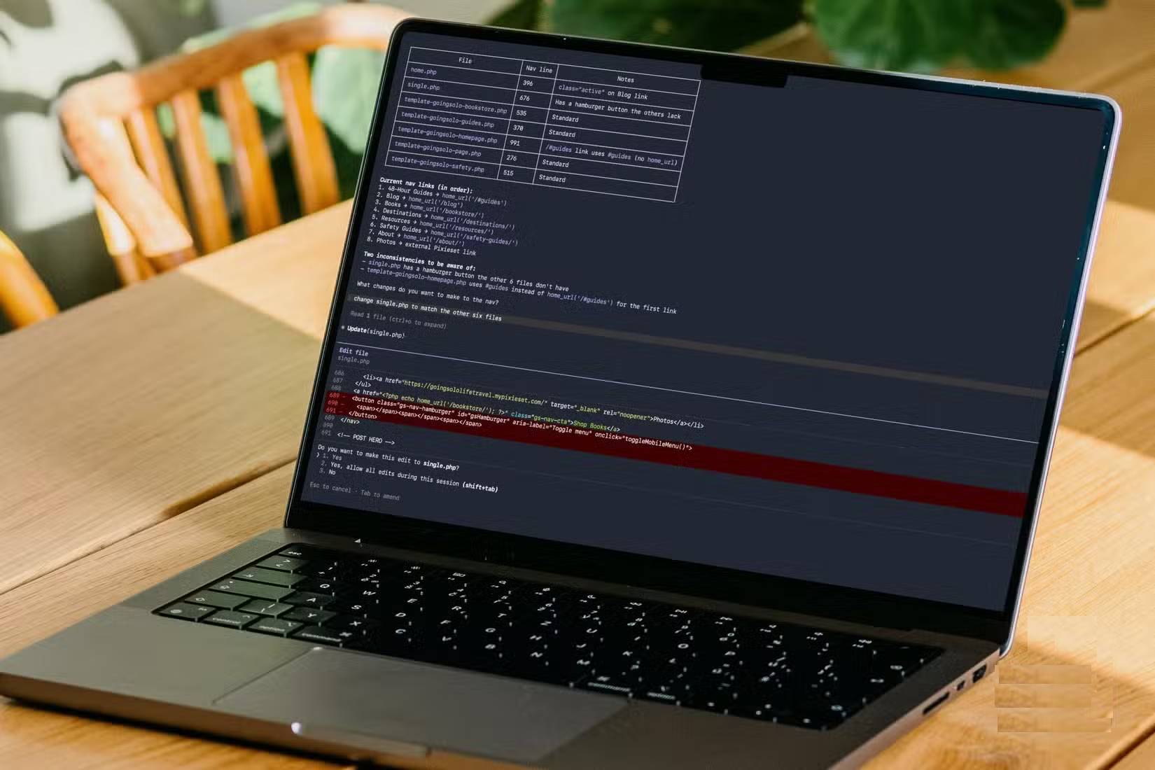 Claude Code trên laptop