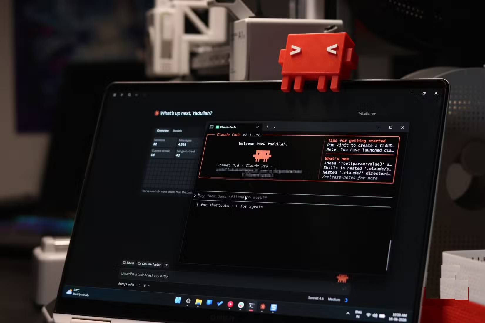 Claude Code chạy trên terminal và desktop trên laptop Windows 11
