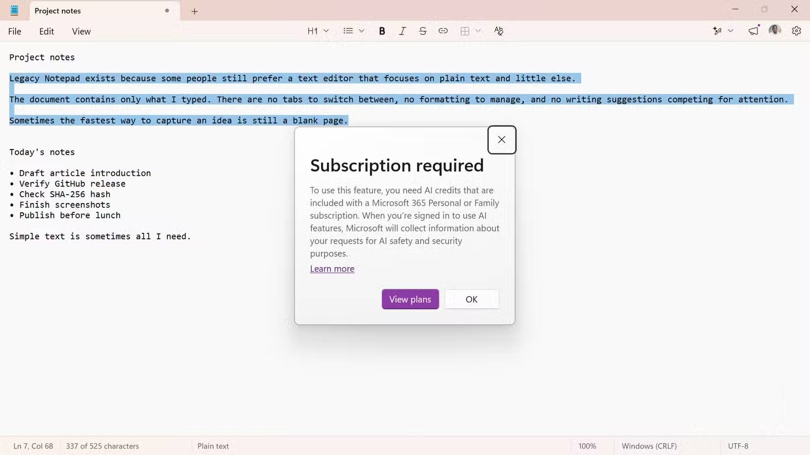 Ứng dụng Notepad hiển thị thông báo yêu cầu đăng ký dịch vụ
