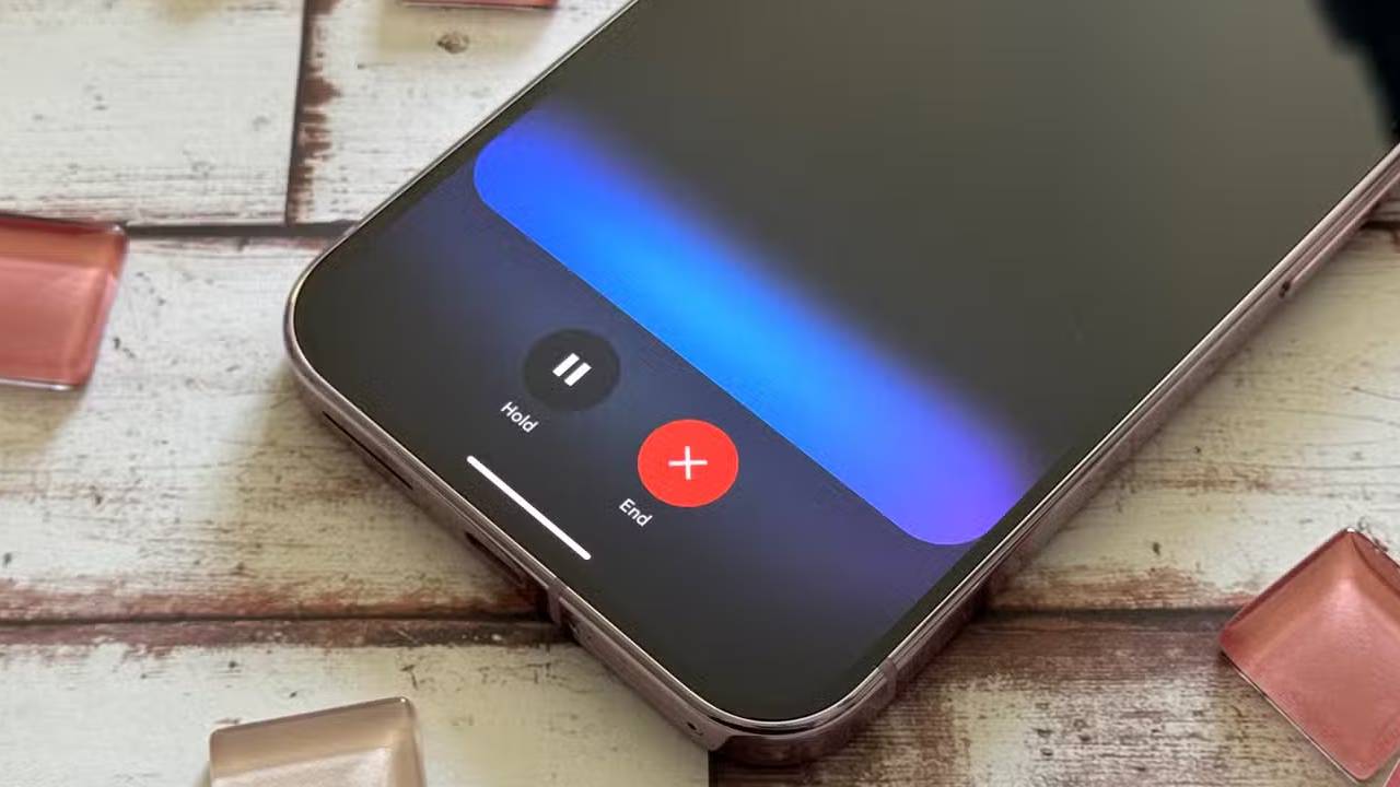 Màn hình thảo luận Gemini Live đang mở trên điện thoại Pixel 9 Pro XL