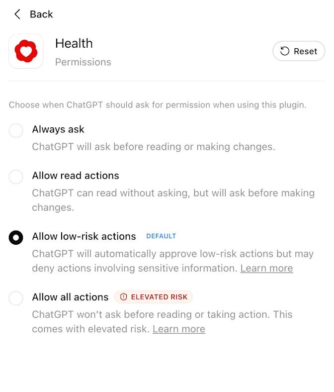 Các quyền truy cập Health bao gồm: Luôn hỏi (Always ask), Cho phép hành động đọc (Allow read actions), Cho phép hành động rủi ro thấp (Allow low-risk actions - được chọn làm mặc định), và Cho phép tất cả hành động (Allow all actions - được đánh dấu là rủi ro cao hơn).