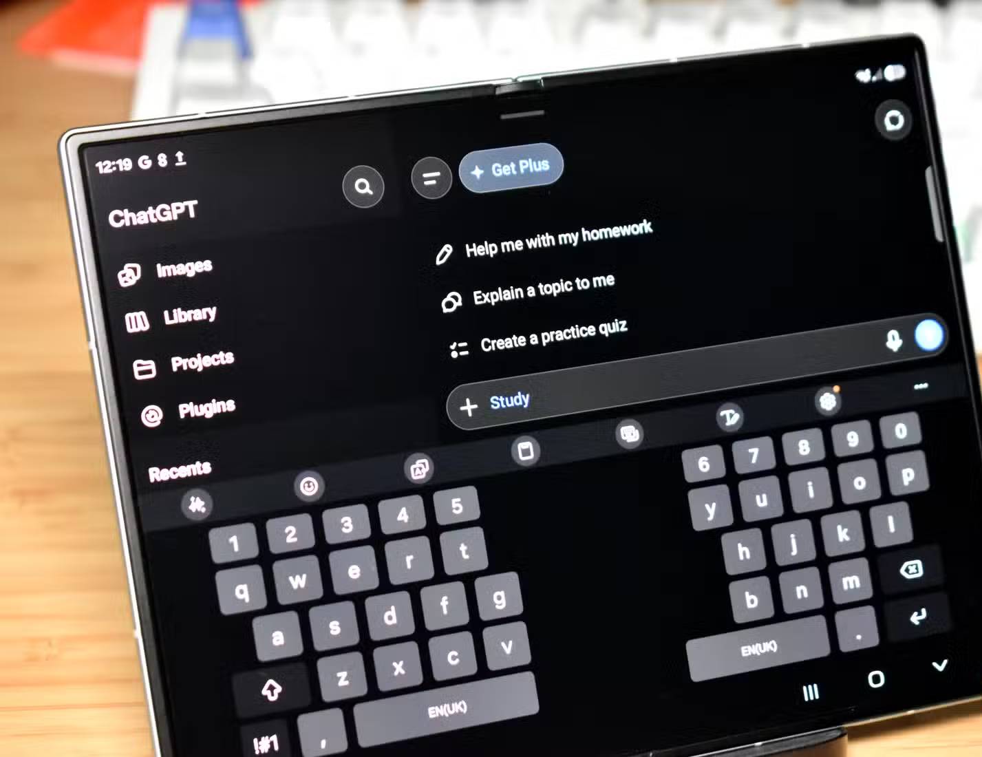Chế độ học tập trên ChatGPT khi sử dụng điện thoại thông minh Samsung Z Fold 8