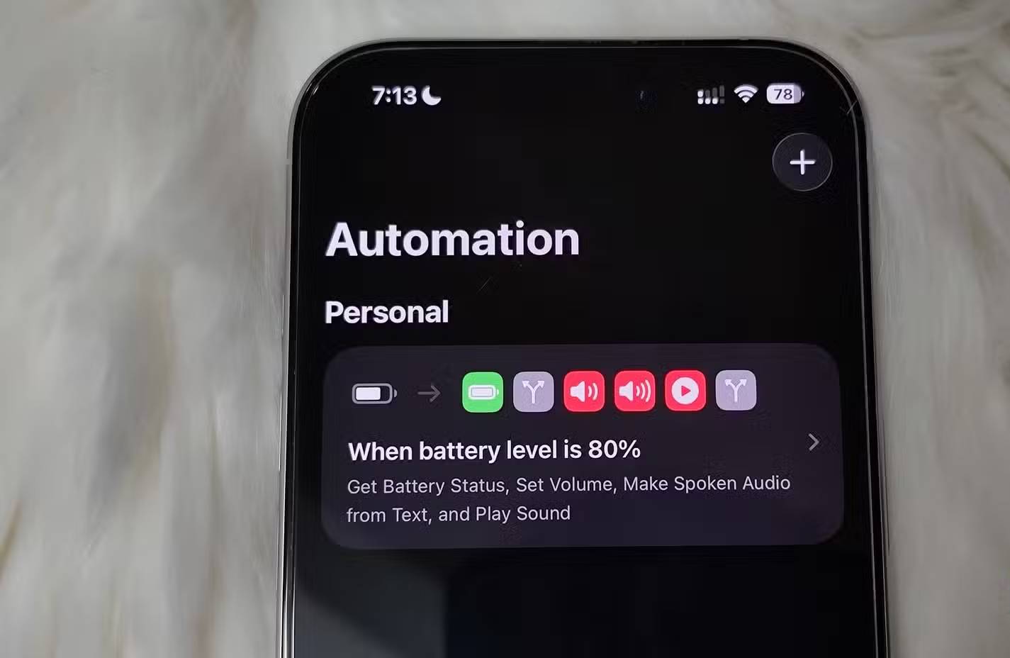 Tác vụ tự động phát âm thanh khi sạc iPhone trong ứng dụng Shortcuts trên iPhone 16 Pro