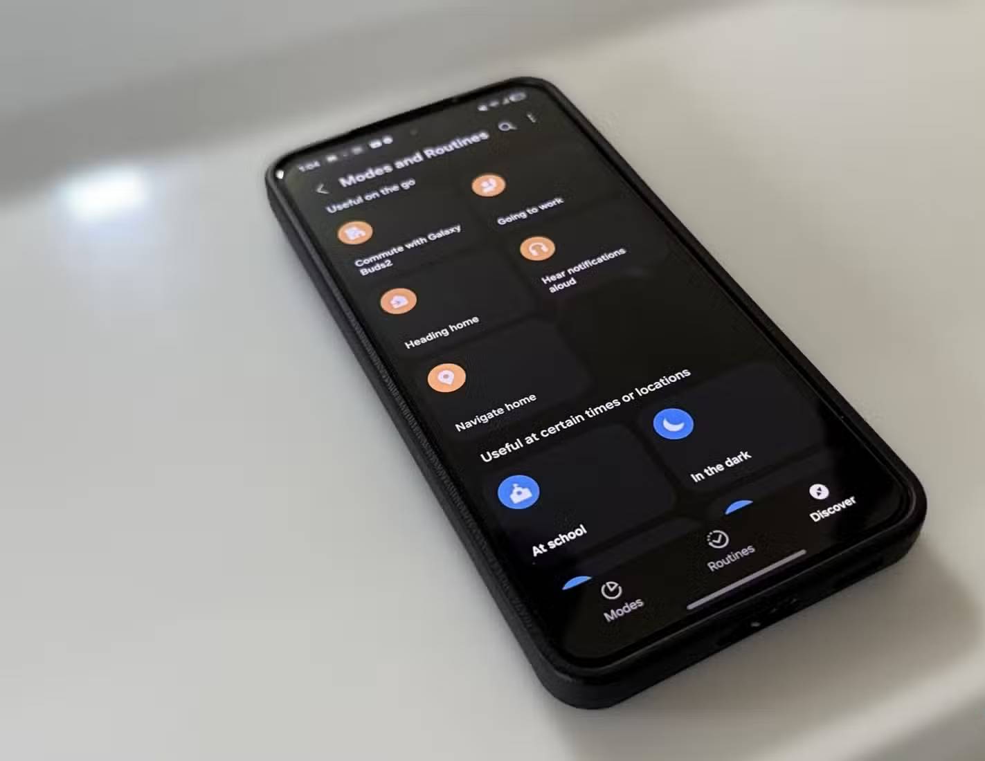 Điện thoại Samsung hiển thị menu Modes and Routines